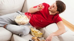 Our caloric intake is increased through between-meal snacking while watching TV [Image: Katarzyna Bialasiewicz]